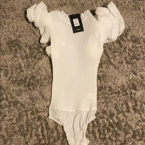 White ruffled sleeve bodysuit